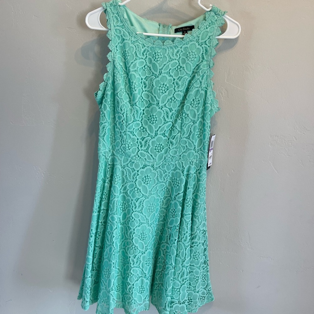 Sleeveless Lace Dress in Mint Green
